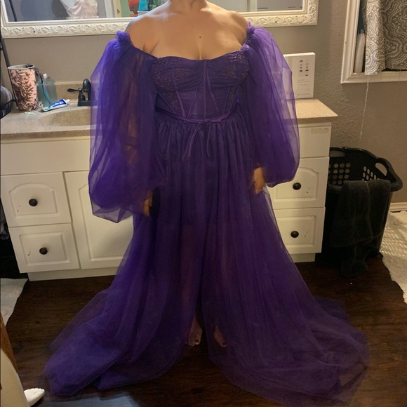 Dress - Picture 8 of 9